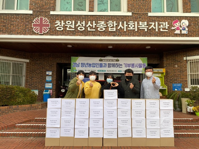 경남청년봉사대 후원품 전달 사진(1).jpg